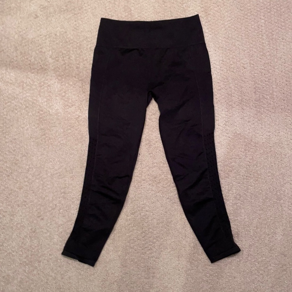Fabletics Sync High Waisted Perforated 7/8 Legging